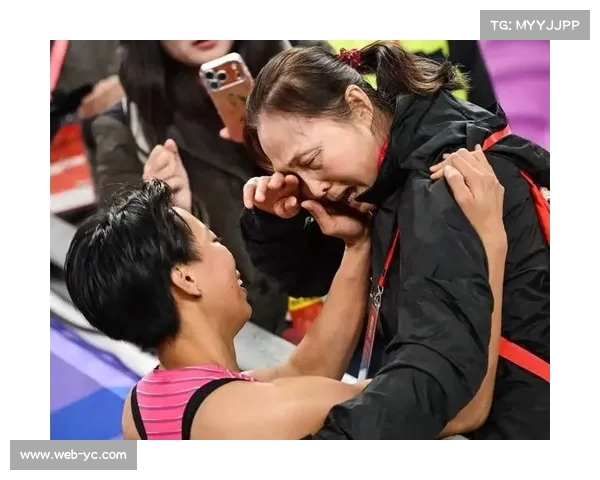 10岁王德康特奥会领奖瞬间,母亲看台热泪盈眶 10岁王德康特奥会领奖瞬间,母亲看台热泪盈眶